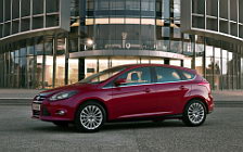   Ford Focus Hatchback 5-door - 2011