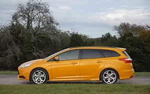   Ford Focus ST Wagon UK-spec - 2012