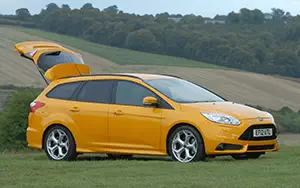   Ford Focus ST Wagon UK-spec - 2012