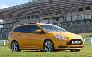   Ford Focus ST Wagon UK-spec - 2012