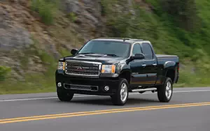   GMC Sierra 3500 HD Denali Crew Cab - 2011