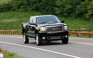   GMC Sierra 3500 HD Denali Crew Cab - 2011