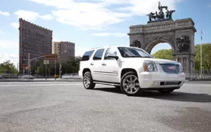   GMC Yukon Denali Hybrid - 2012