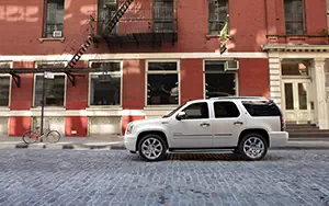   GMC Yukon Denali Hybrid - 2012