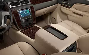   GMC Yukon Denali - 2012