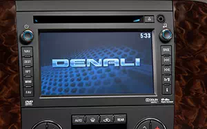   GMC Yukon Denali - 2012