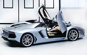   Lamborghini Aventador LP 700-4 Roadster - 2012