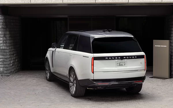 ���� ���������� Range Rover SV Bespoke 1858 Edition Japan-spec - 2024