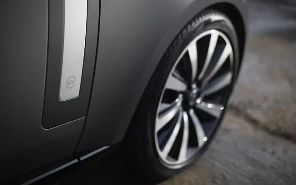 ���� ���������� Range Rover SV Burford Edition UK-spec - 2024