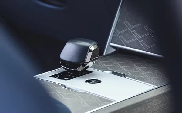 ���� ���������� Range Rover SV Arete Edition US-spec - 2024