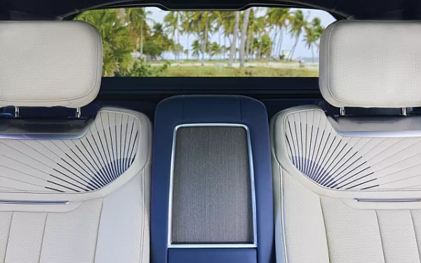 ���� ���������� Range Rover SV Candeo US-spec - 2024