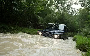 ���� ���������� Land Rover Defender 90 Station Wagon - 2013