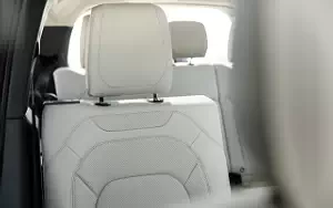 ���� ���������� Land Rover Defender 130 P400 SE (Fuji White) - 2023