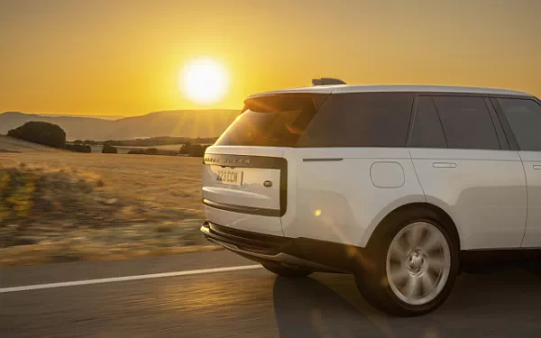 ���� ���������� Range Rover HSE P440e - 2022