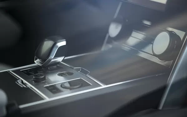 ���� ���������� Range Rover SV P510e - 2022