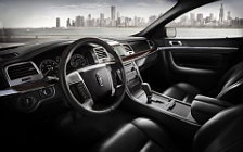   Lincoln MKS - 2009