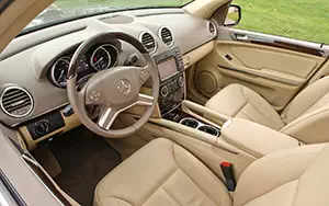   Mercedes-Benz GL450 US-spec - 2010