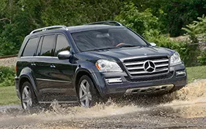   Mercedes-Benz GL550 US-spec - 2010