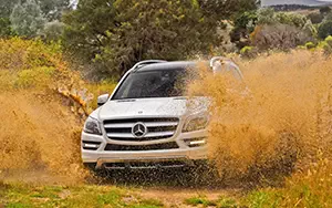   Mercedes-Benz GL350 BlueTEC US-spec - 2013