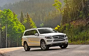   Mercedes-Benz GL350 BlueTEC US-spec - 2013