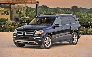   Mercedes-Benz GL450 US-spec - 2013