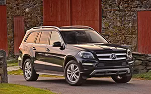   Mercedes-Benz GL450 US-spec - 2013