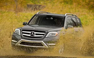   Mercedes-Benz GLK250 BlueTEC AMG Styling Package US-spec - 2013