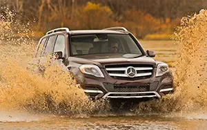   Mercedes-Benz GLK250 BlueTEC US-spec - 2013