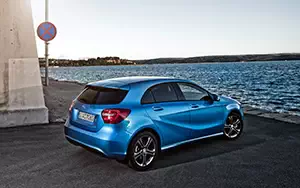   Mercedes-Benz A200 - 2012