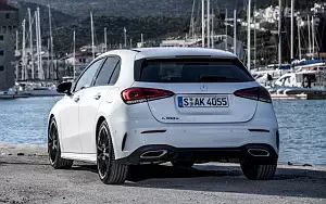   Mercedes-Benz A 180 d AMG Line - 2018