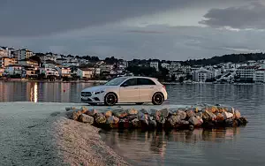   Mercedes-Benz A 180 d AMG Line - 2018