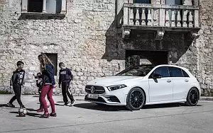   Mercedes-Benz A 180 d AMG Line - 2018