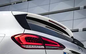   Mercedes-Benz A 180 d AMG Line - 2018