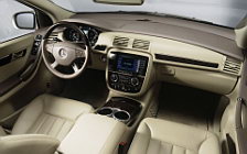   Mercedes-Benz R500 - 2005