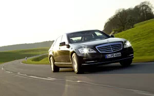   Mercedes-Benz S600 Guard - 2011