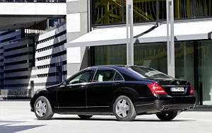   Mercedes-Benz S600 Guard - 2011