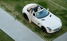  Mercedes-Benz SLS AMG Roadster - 2011