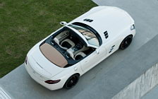   Mercedes-Benz SLS AMG Roadster - 2011