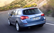   Opel Astra Sports Tourer - 2011