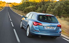   Opel Astra Sports Tourer - 2011