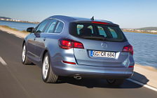   Opel Astra Sports Tourer - 2011