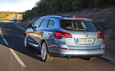   Opel Astra Sports Tourer - 2011