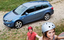   Opel Astra Sports Tourer - 2011