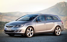   Opel Astra Sports Tourer - 2011