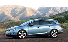   Opel Astra Sports Tourer - 2011
