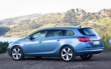   Opel Astra Sports Tourer - 2011