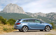   Opel Astra Sports Tourer - 2011