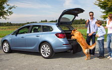   Opel Astra Sports Tourer - 2011