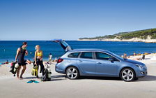   Opel Astra Sports Tourer - 2011