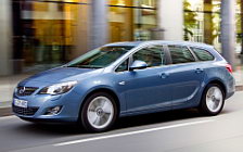  Opel Astra Sports Tourer - 2011